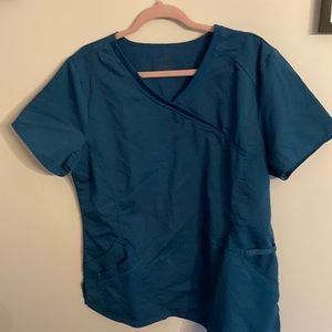 ⭐️2/$10 - scrub top